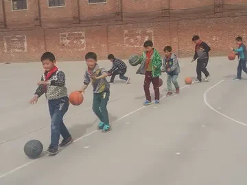 哪里可以找到适合青少年的篮球季前赛训练营_2